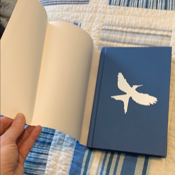 Mocking Jay book by Suzanne Collins -Hunger Games - Picture 1 of 4